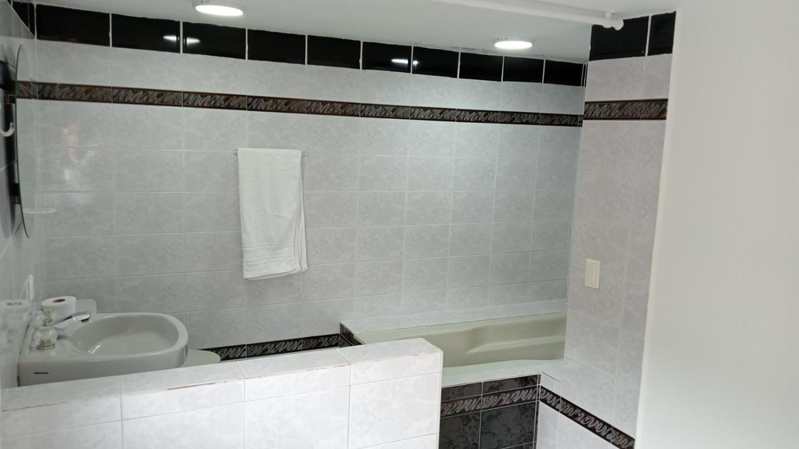 Casa Hotel Botero Medellín Extérieur photo