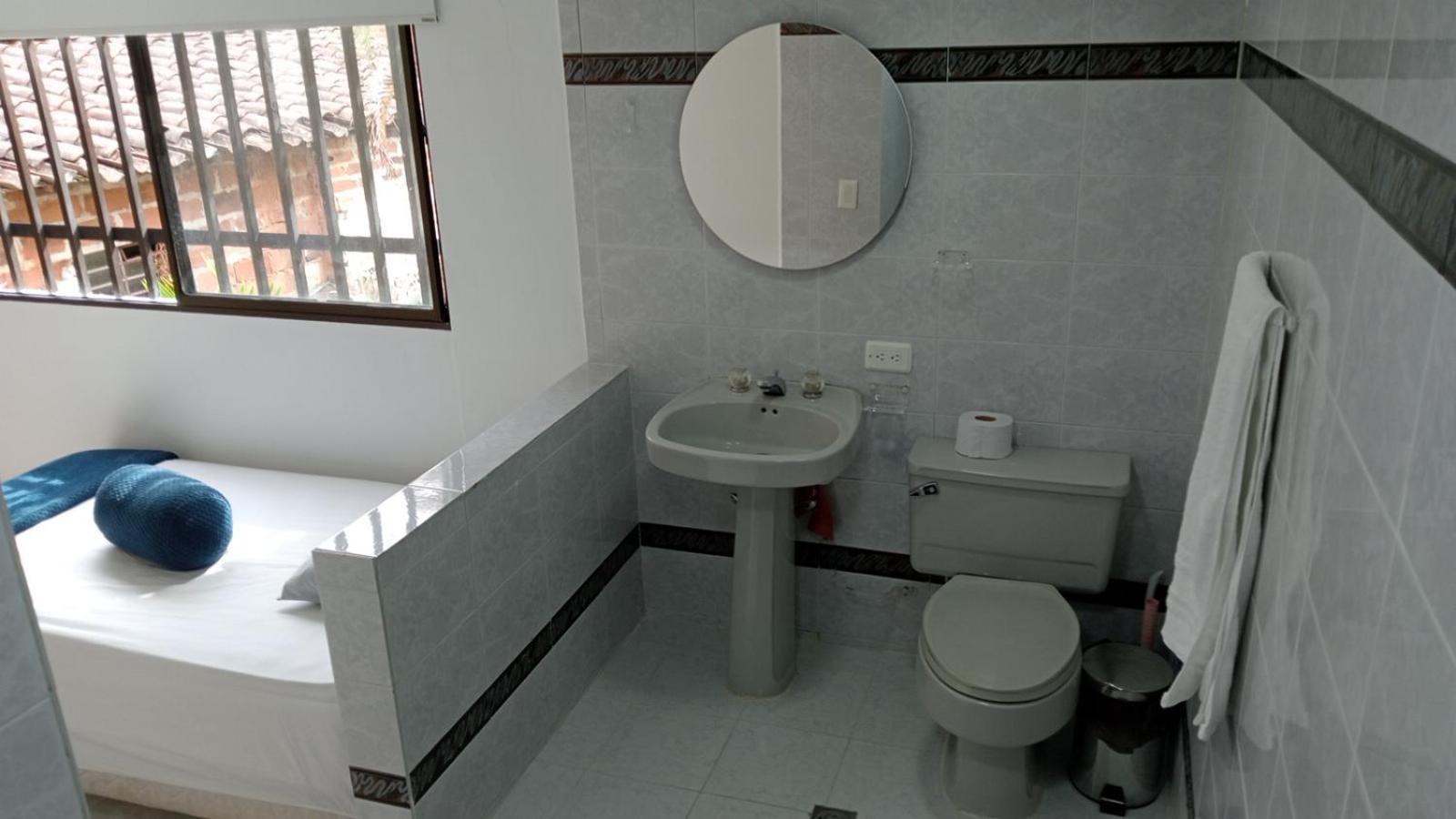Casa Hotel Botero Medellín Extérieur photo